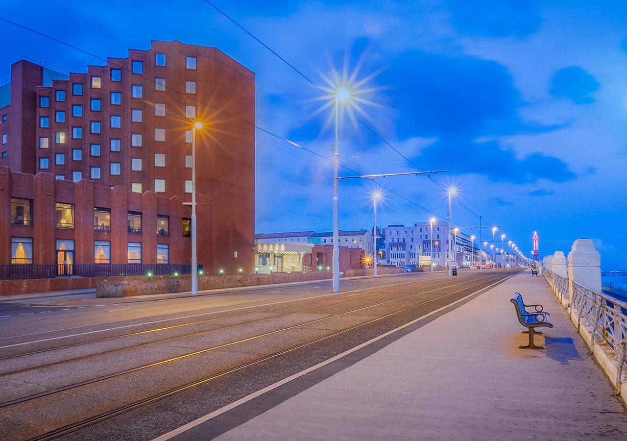 Grand Hotel Blackpool Exterior foto The Grand Hotel at night